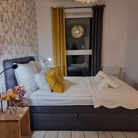 Apartment Old Town Yellow